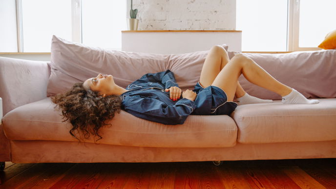 Periode im Sommer: So verändern sich die Menstruationssymptome, wenn es heiß ist