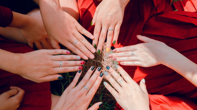 Nagellack-Trend 2022: Diese 3 Farben lassen deine Hände sofort jünger aussehen