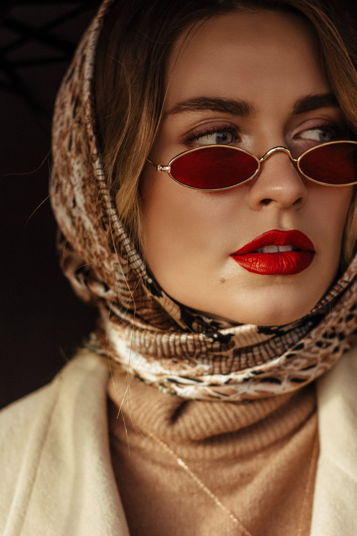 Horoskop furchtlos Frau mit Sonnenbrille