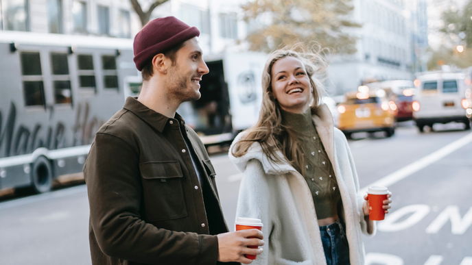 Alkohol, nein danke! Mit diesen 3 Tipps wird der Dating-Trend "Dry Dating" trotzdem zum Rausch