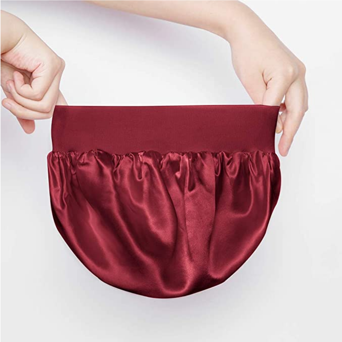 Mommesilk Seide-Schlafmütze mit breitem Band für ca. 20 Euro.