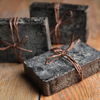Schwarze Seife: Diese afrikanische Seife ist ein echter Beauty-Allrounder