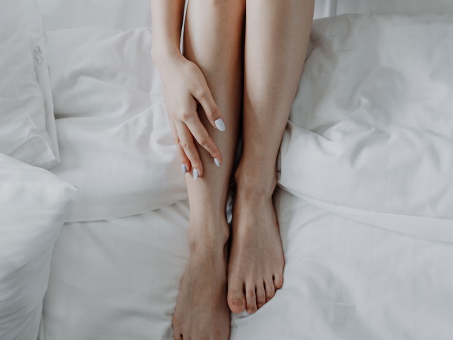 Frau mit glatten Beinen
