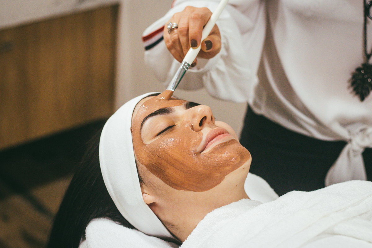 Gesicht Ausreinigung mit Maske
