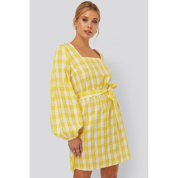 gelbes kleid