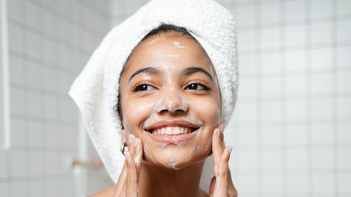 Beautyroutine 2022: 3 Fehler, die du beim Gesichtwaschen vermeiden solltest