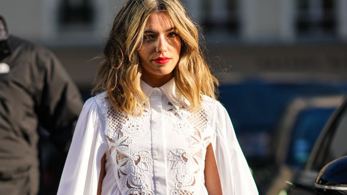 Modetrend Frühling 2022: Dieses Kleid von Mango schummelt dich jünger!