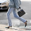 Herbst-Trend 2022: So stylst du "Straight Leg Jeans" richtig