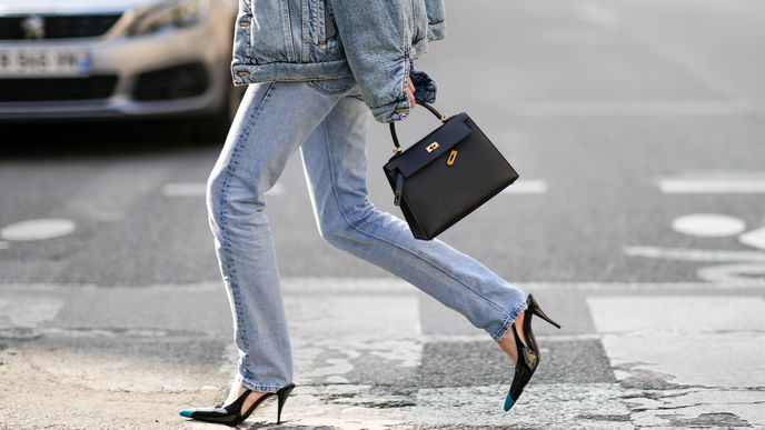 Herbst-Trend 2022: So stylst du "Straight Leg Jeans" richtig