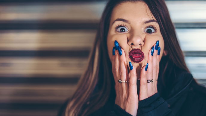 Nageltrend 2022: Die schönsten Styles für blaue Nägel