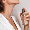 Wenig Geld, großer Duft! Dieses günstige Parfum tragen wir an Heiligabend