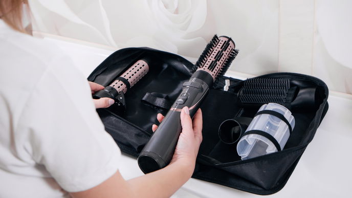 Warmluftbürste: Das sind die 5 Testsieger für voluminöse Haare