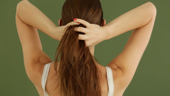 Anti-Frizz: Die besten Tipps & Produkte gegen krauses Haar