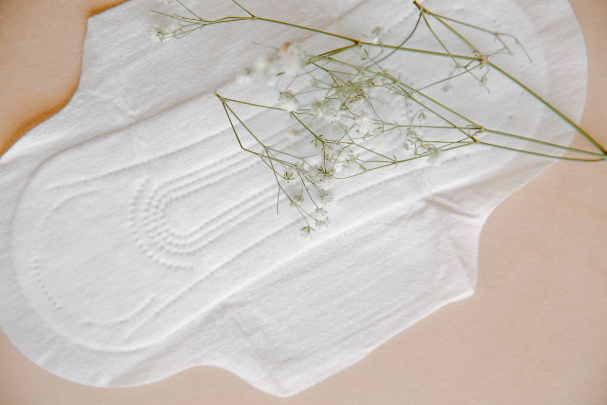 Binde mit Blumen