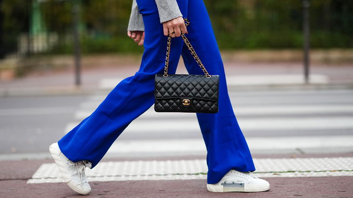 Workout meets Fashion: "Flared Yoga Pants" sind angesagt! So kombinierst du sie im Alltag