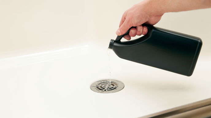 Duschabfluss reinigen: Die besten Hausmittel gegen eine verstopfte Dusche