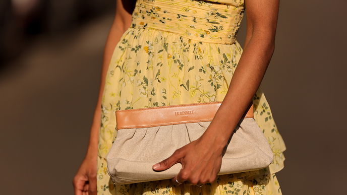 Modetrend 2022: Diese Tasche ist ein Must-have für Hochzeitsgäste