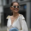 Modetrend 2022: In vs. Out im Sommer – Diese 3 Accessoires sind angesagt, diese nicht