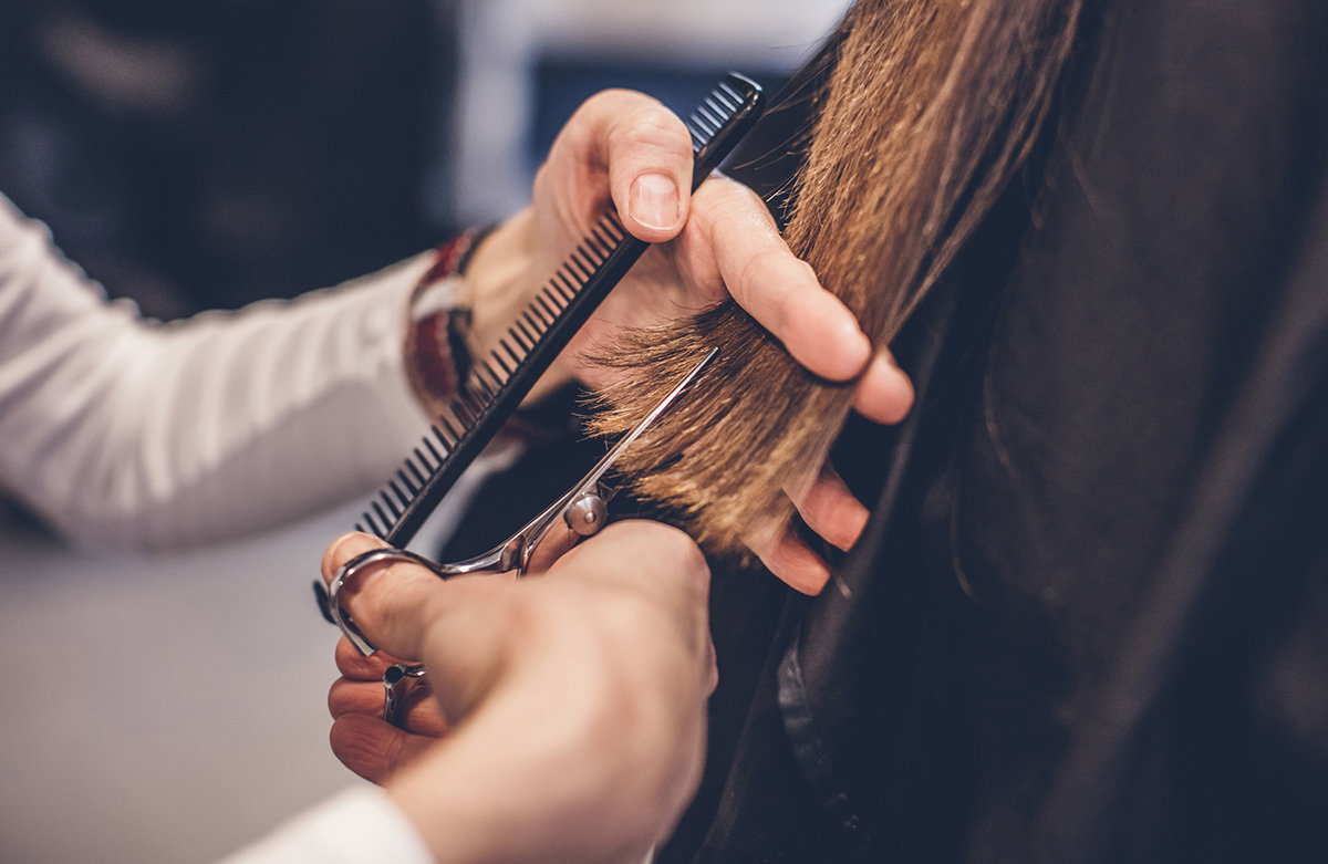 Haare werden geschnitten