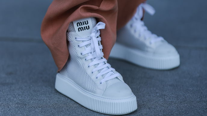 Modetrend 2022: High-Top Sneaker werden diesen Sommer SO getragen