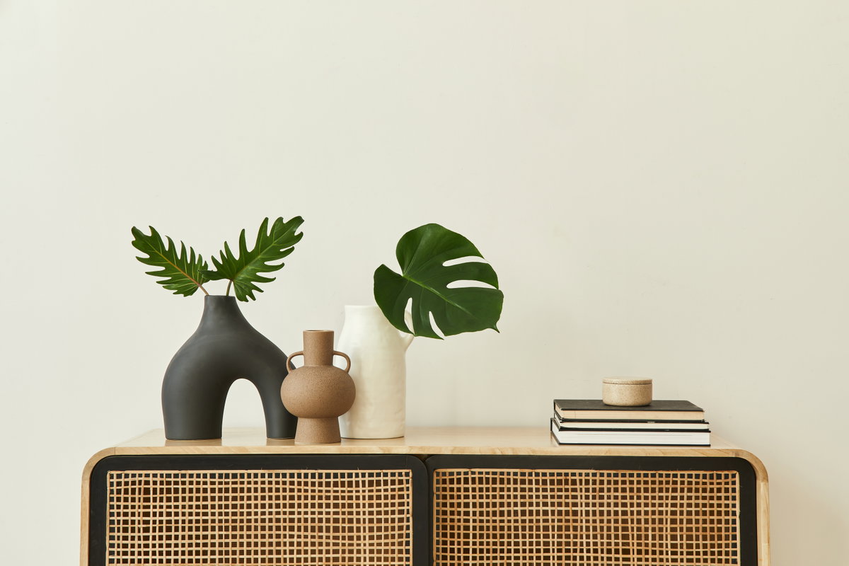 Aufgeräumtes ordentliches Sideboard