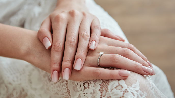Nagellack-Trend 2022: "Babyboomer" - in 5 Schritten zu den Trend-Nägeln