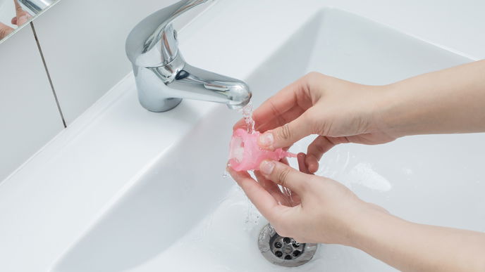 Menstruationstasse reinigen: Darauf solltest du achten