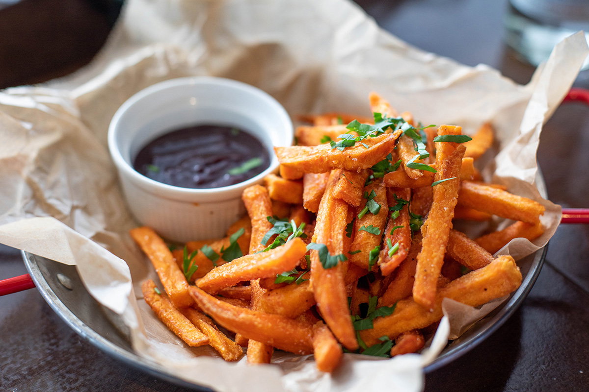 Pommes mit Petersilie