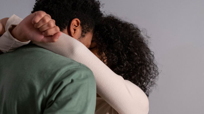 Schmetterlinge im Bauch: So lange dauert es wirklich, bis wir uns verlieben