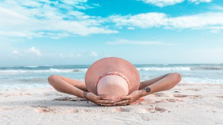 Alle wollen in den Urlaub - Wird 2022 ein Last Minute Reisejahr?