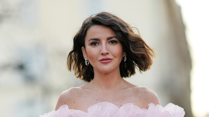 Der "Side Swept Bob" ist DER Frisuren-Trend 2025 – und so stylst du ihn nach!