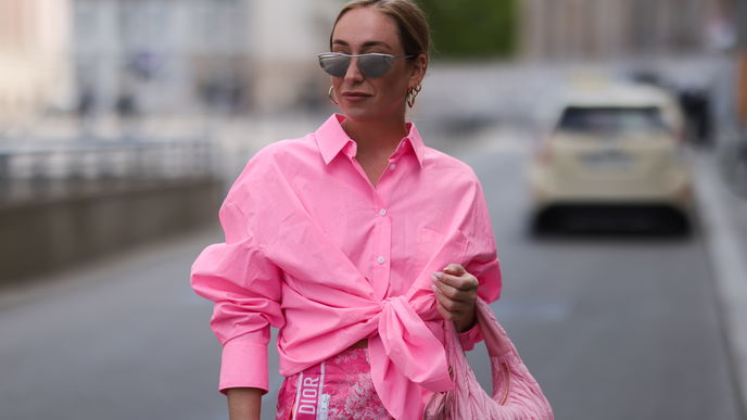 Modetrend 2022: "Bubblegum Pink" ist in! So trägst du den Trend im Sommer