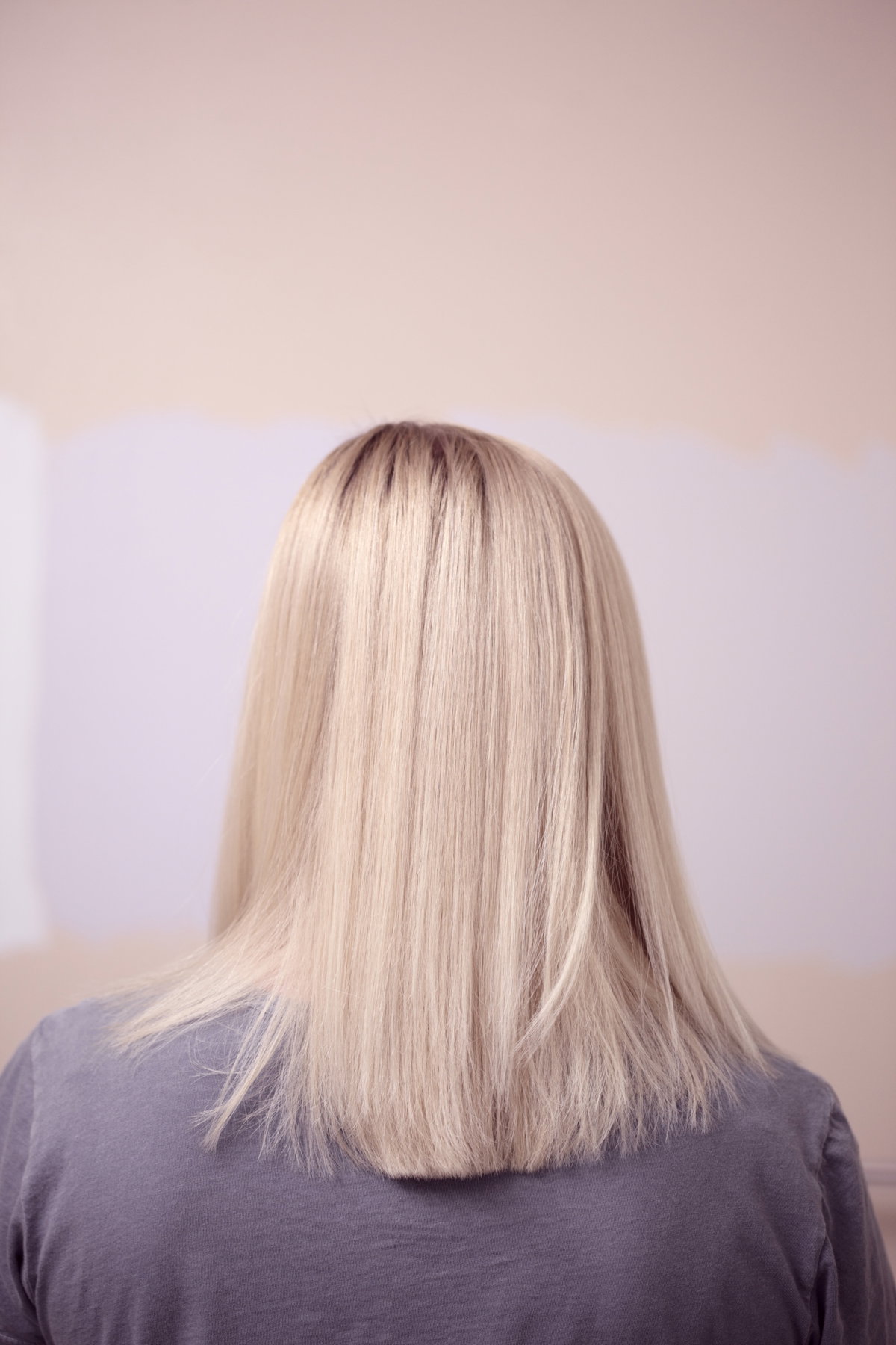 Frau mit glatten Haaren