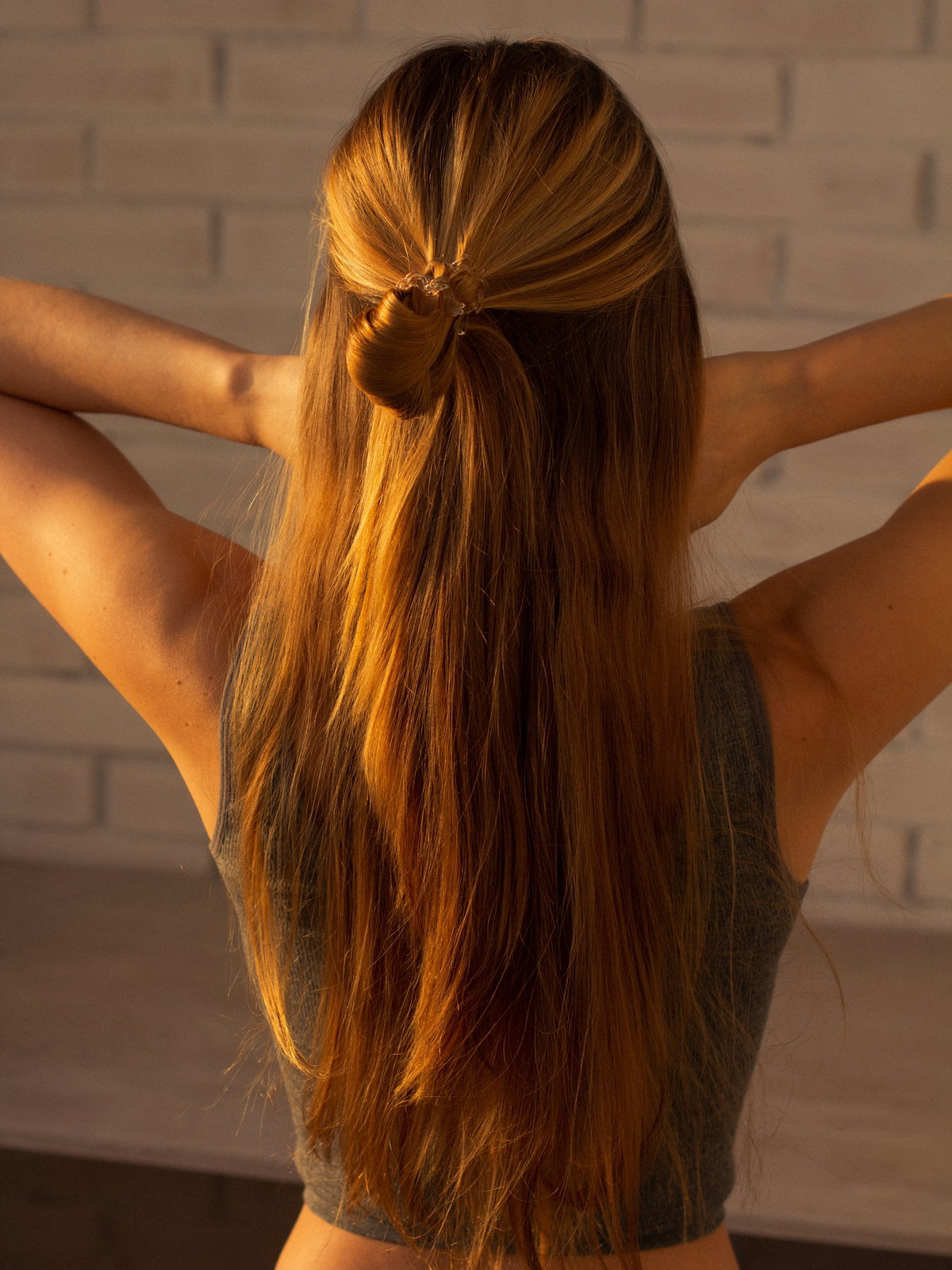 Frau mit glatten Haaren