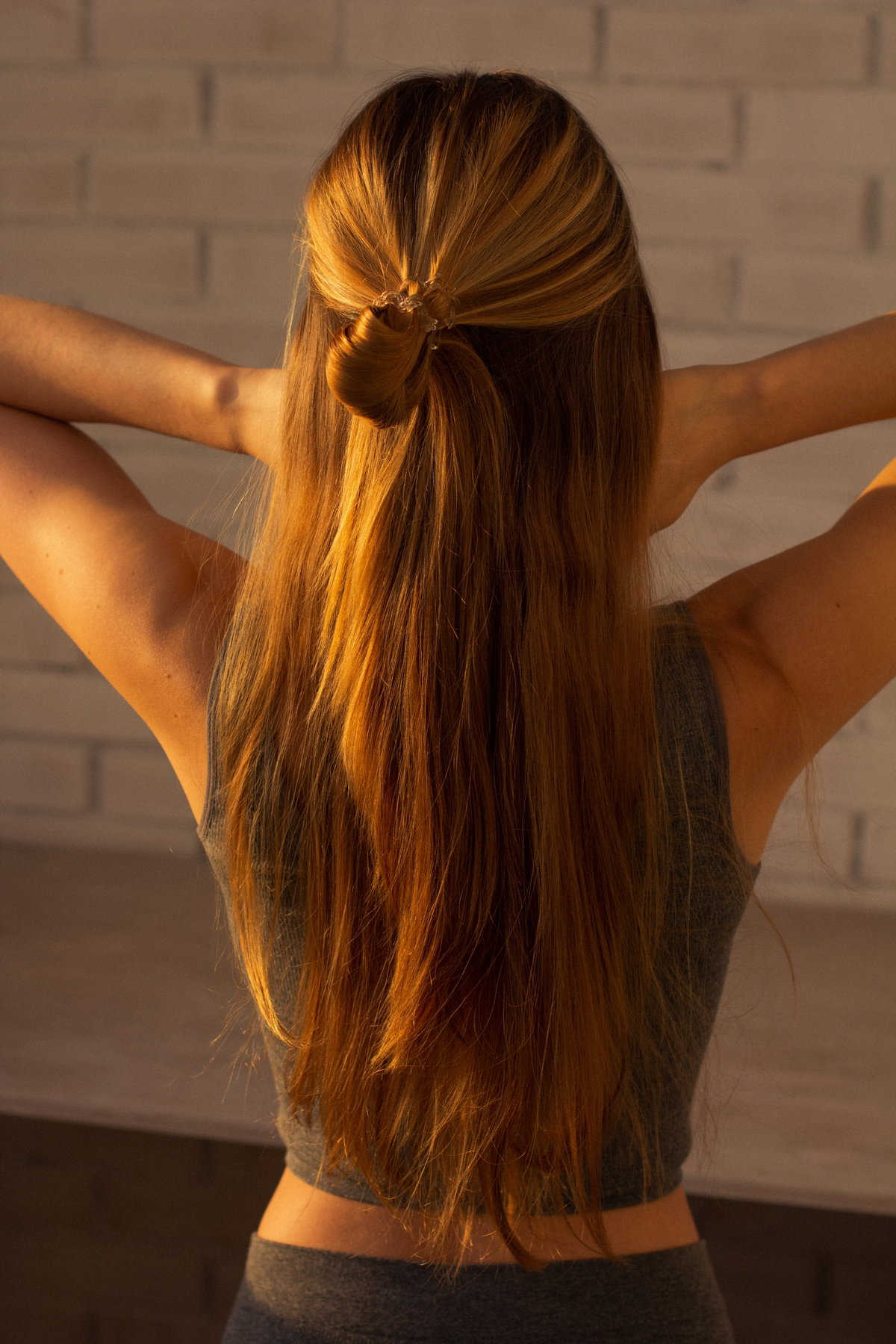 Frau mit glatten Haaren