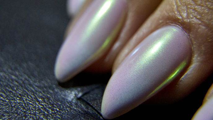 Nagel-Trend 2022: "Pearl Nails" sind das angesagteste Nagel-Design im Sommer