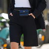 Mode-Trends 2022: Shorts werden so als Business Casual Look im Sommer getragen