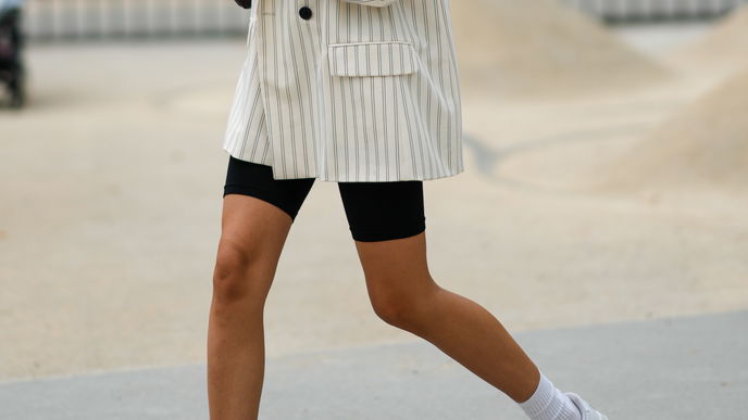 Modetrend 2022: Diese kurze Hose verleiht der Trägerin im Sommer einen sportlichen Touch