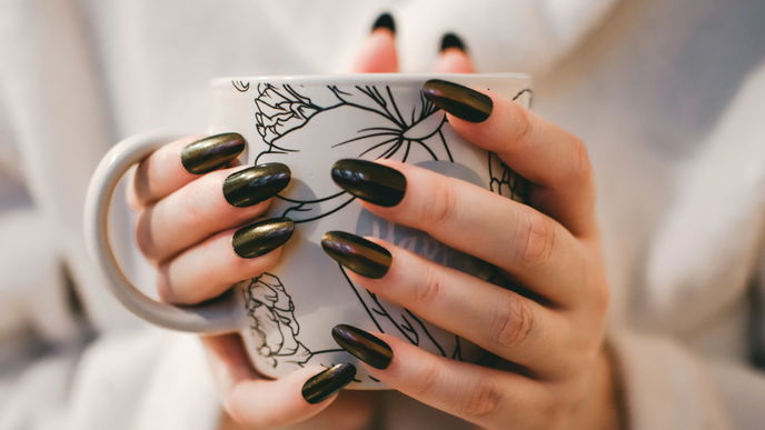 Nageltrend 2022: Diese 3 Nagellackfarben lassen deinen Look sofort teurer wirken