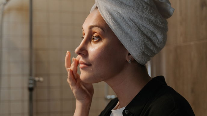 Haut-Expertin warnt: Dieser beliebte Beauty-Fehler macht dein Gesicht kaputt!