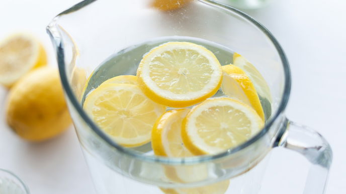 Morgenroutine: DAS passiert, wenn du jeden Tag Zitronenwasser trinkst