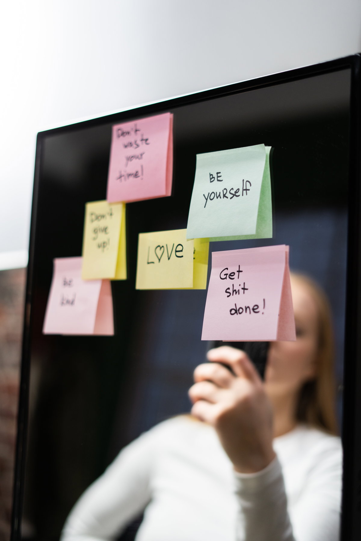 Positive Affirmationen auf Post-its