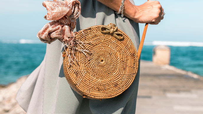 Sommerurlaub 2022: Diese 6 Dinge dürfen in keiner Strandtasche fehlen