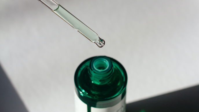 Tamanu Öl: So wirkt der Beauty-Booster gegen Hautprobleme