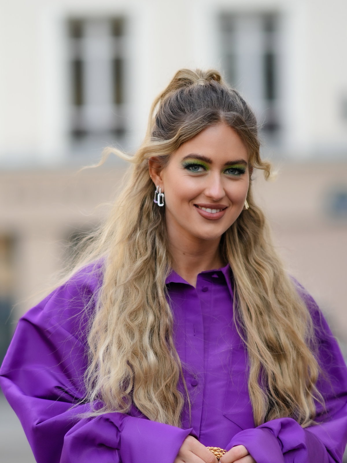 Emili Sindlev mit Beach Waves