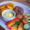 Rezept: Dieser Curry-Dattel-Dip ist perfekt für die Grill-Saison