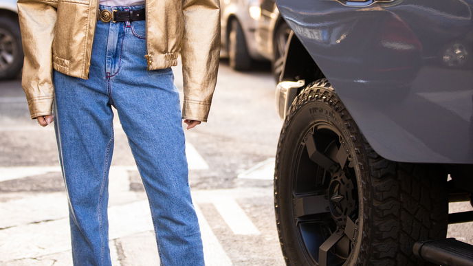 Mode-Trend 2022: So stylst du den Trend Bubble Jeans selbstbewusst