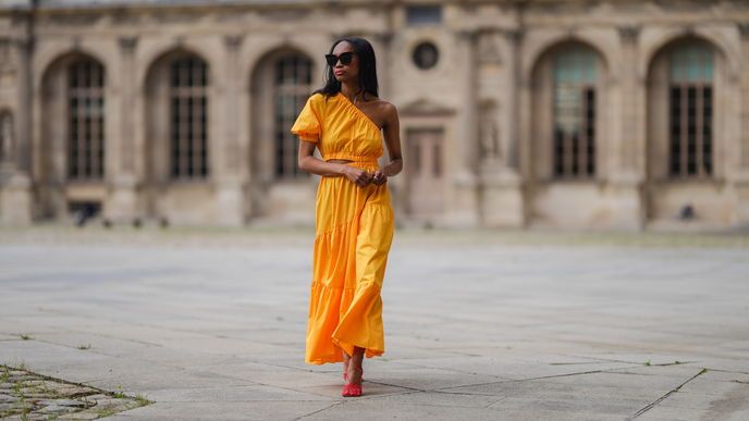 Mode-Trend 2022: So stylst du Midaxi-Kleider diesen Sommer