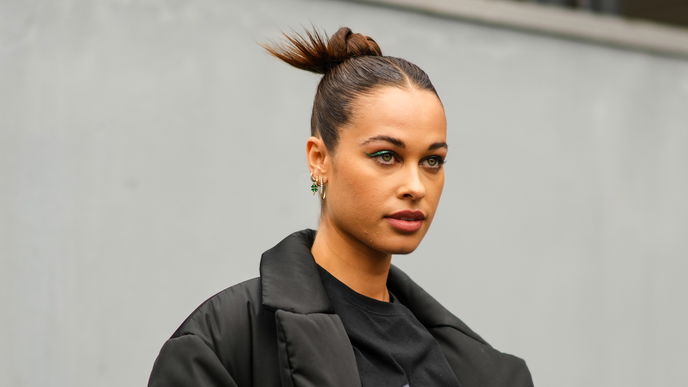 Der Spiky Bun ist die coolste Dutt-Frisur im Herbst