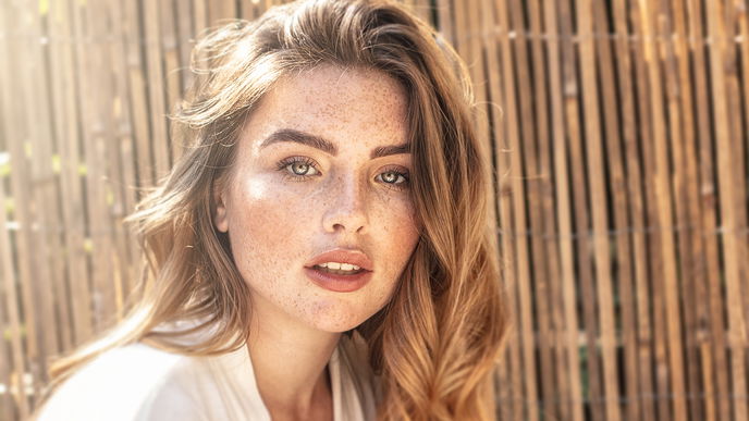 Beauty-Trend 2022: Sommersprossen - So schminkst du dir Fake Freckles einfach selbst